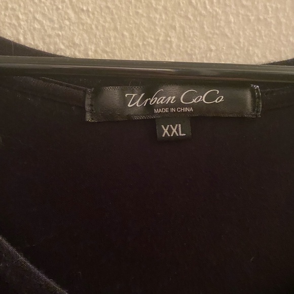 Black short sleeve top - Picture 3 of 4